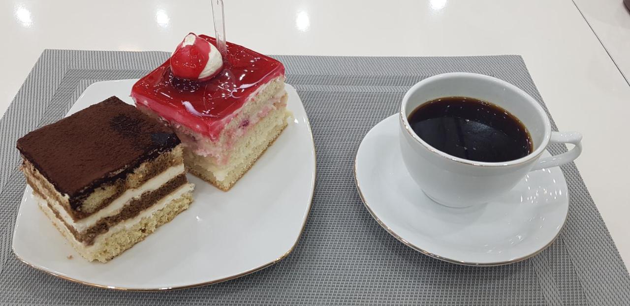 Hotel Sharq Душанбе Екстериор снимка