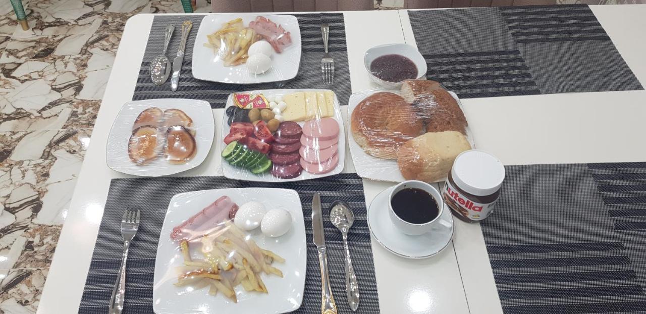 Hotel Sharq Душанбе Екстериор снимка