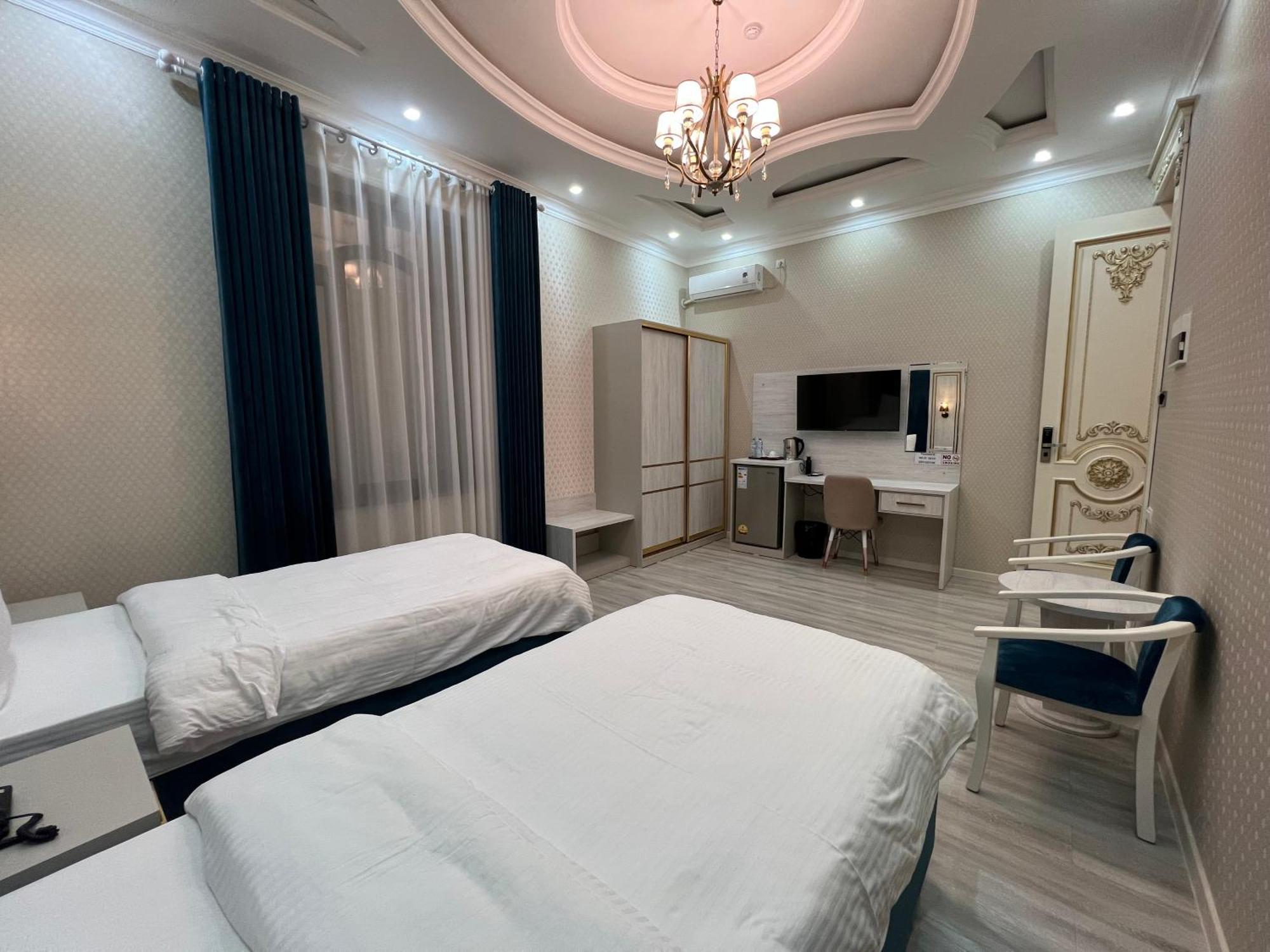 Hotel Sharq Душанбе Екстериор снимка