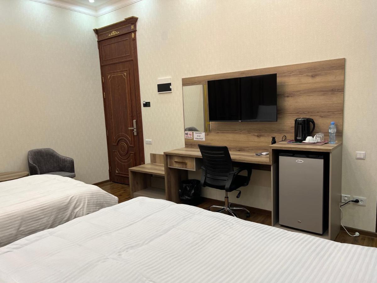 Hotel Sharq Душанбе Екстериор снимка