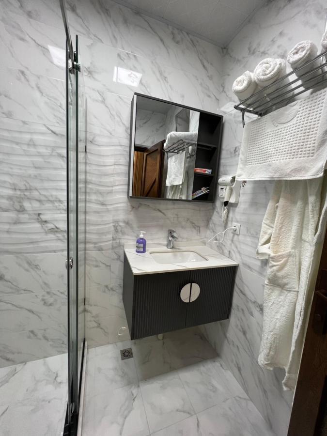 Hotel Sharq Душанбе Екстериор снимка