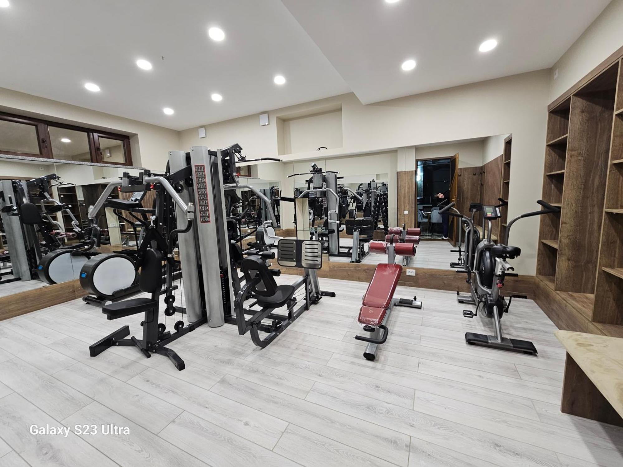 Hotel Sharq Душанбе Екстериор снимка