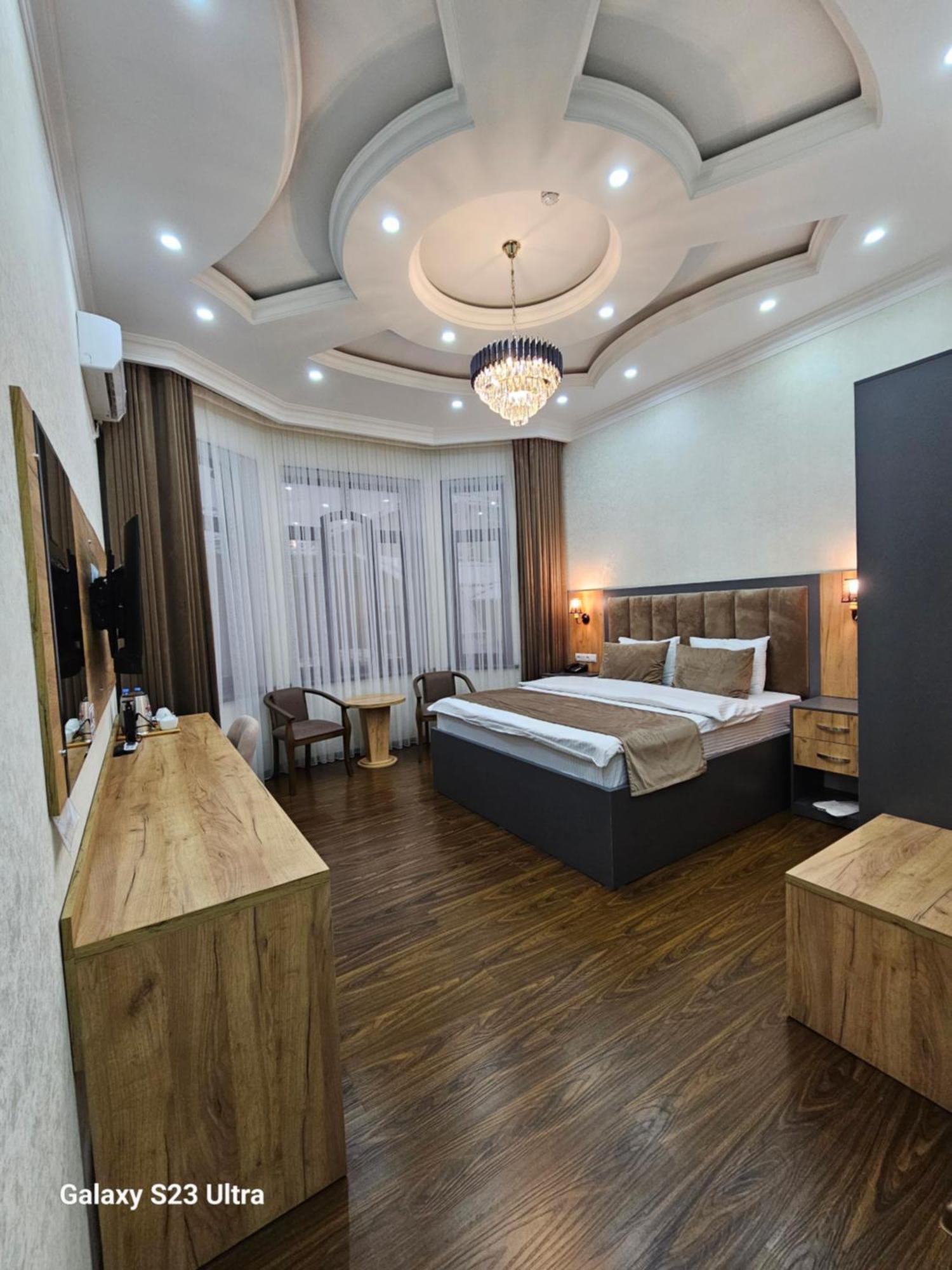 Hotel Sharq Душанбе Екстериор снимка