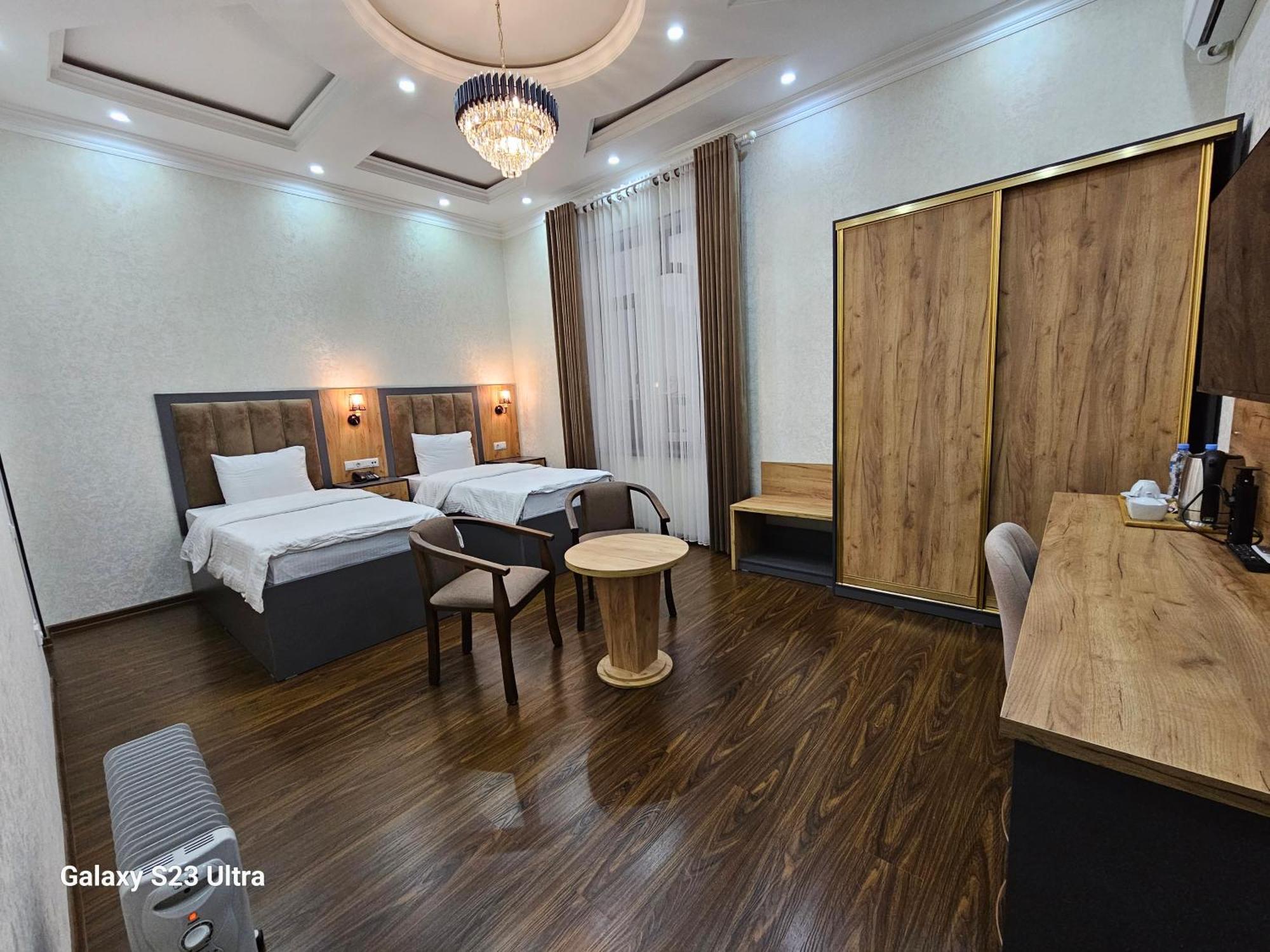 Hotel Sharq Душанбе Екстериор снимка