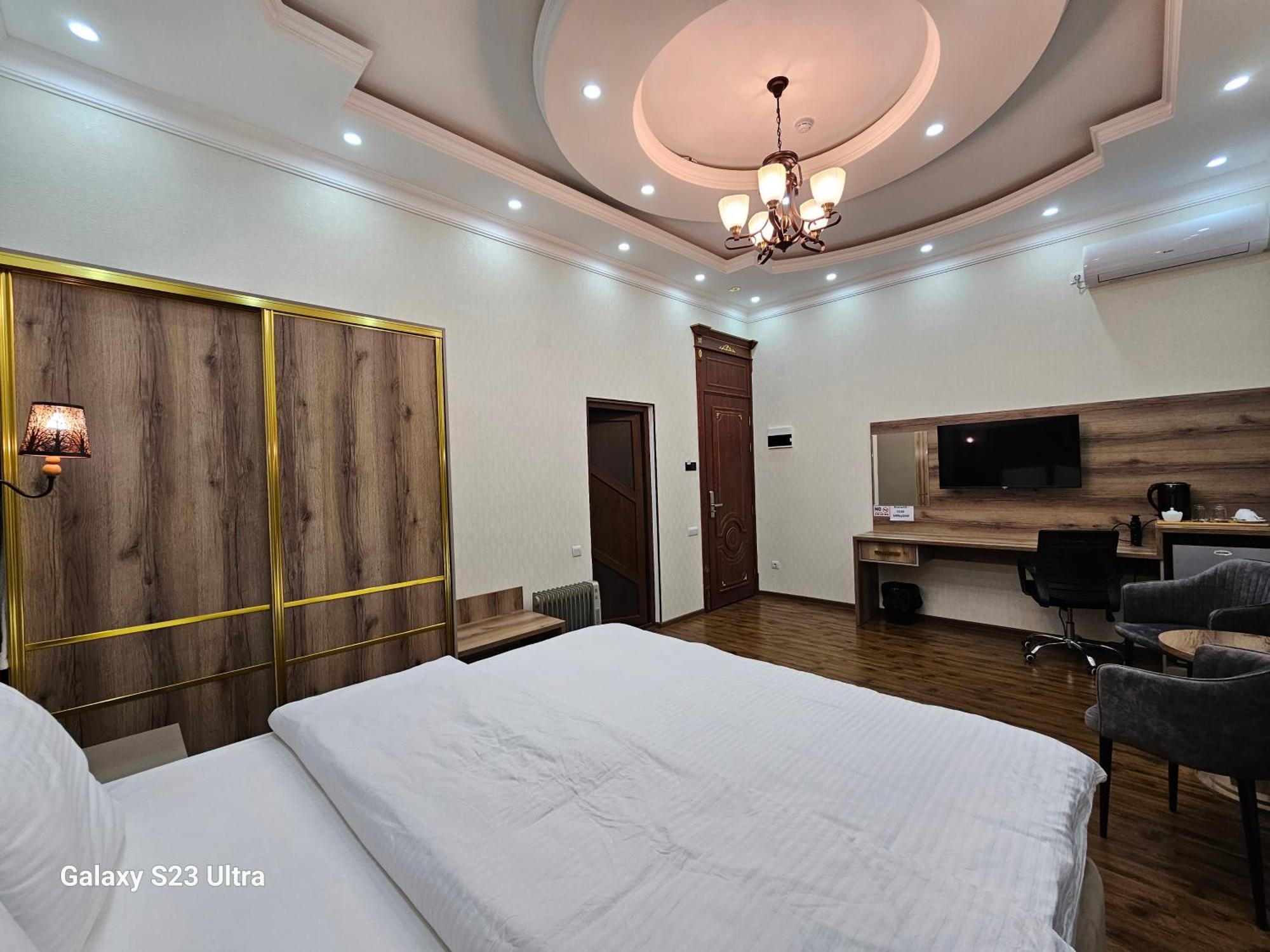 Hotel Sharq Душанбе Екстериор снимка
