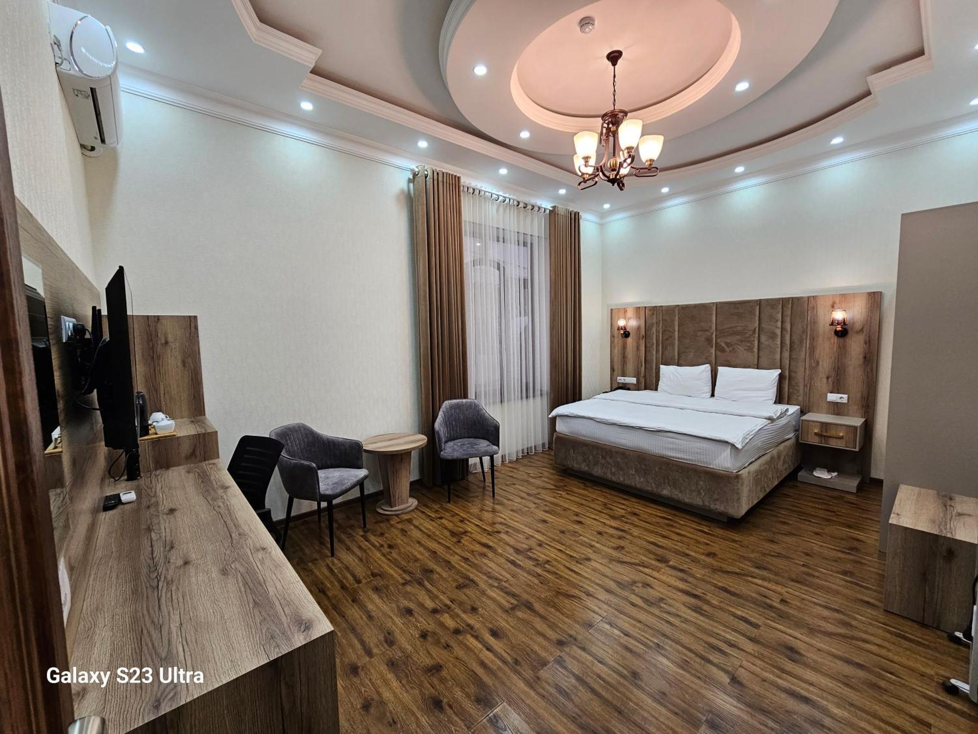 Hotel Sharq Душанбе Екстериор снимка
