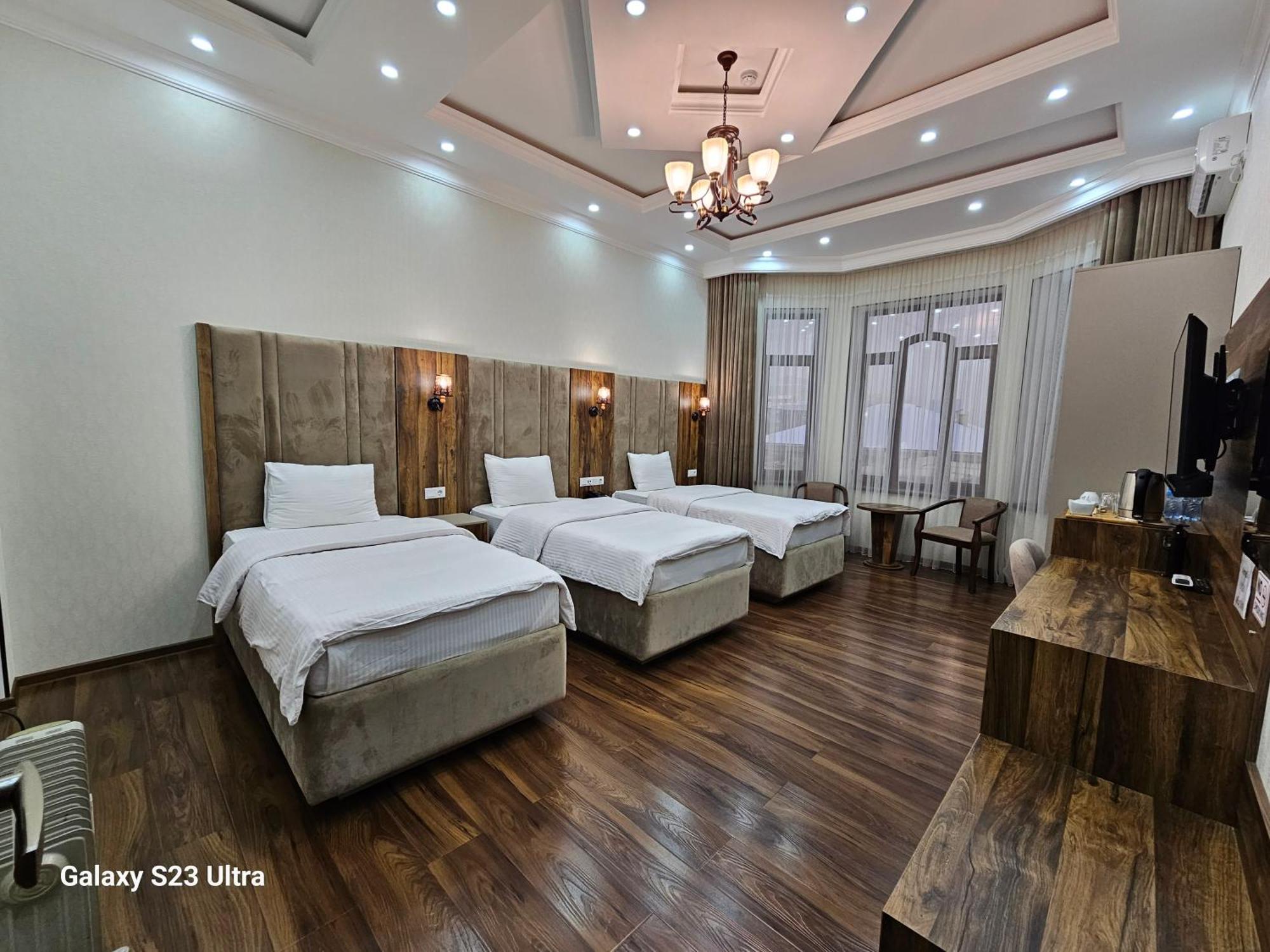 Hotel Sharq Душанбе Екстериор снимка