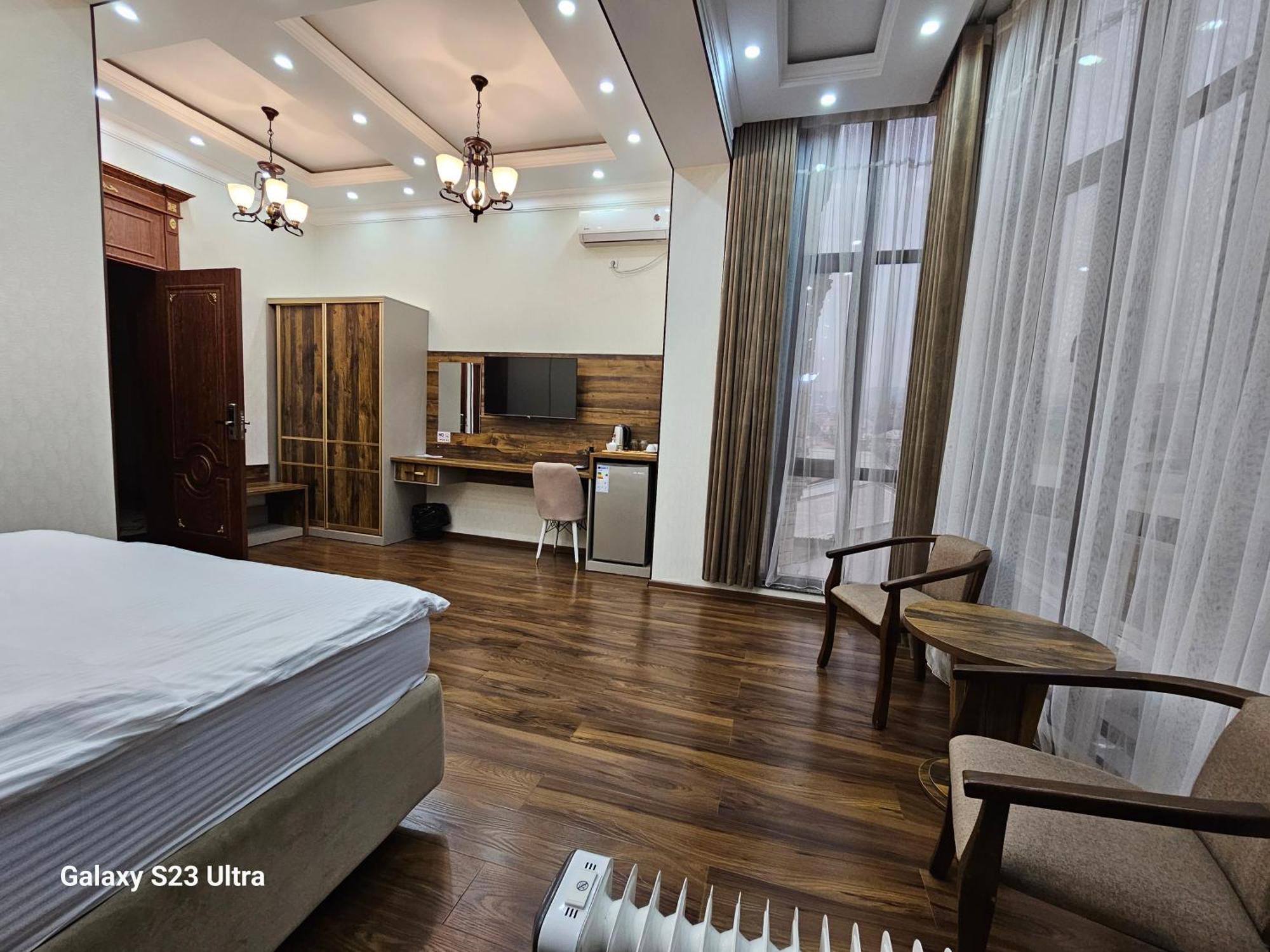 Hotel Sharq Душанбе Екстериор снимка