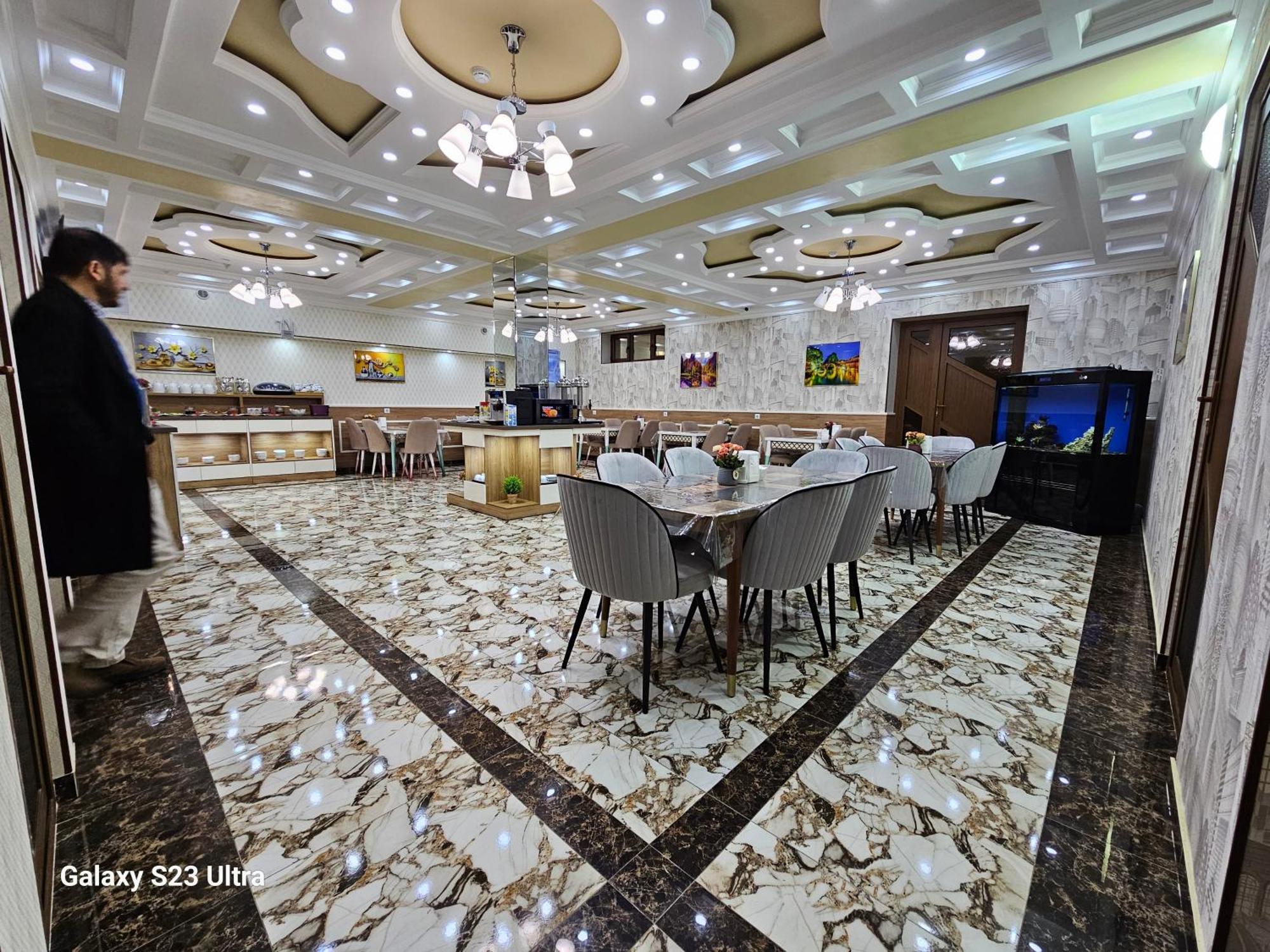 Hotel Sharq Душанбе Екстериор снимка